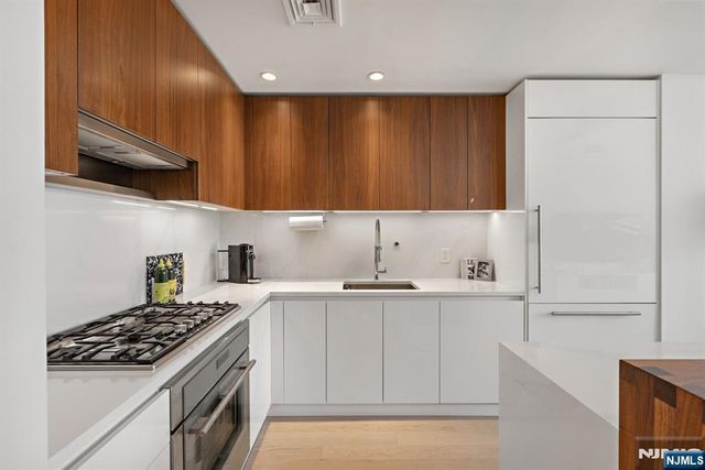 1000 Maxwell Lane PH12G, Hoboken, NJ 07030
