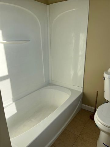 5 Ryan Avenue 3, Bristol, RI 02809