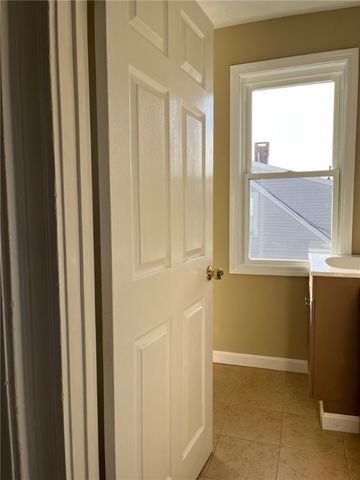 5 Ryan Avenue 3, Bristol, RI 02809