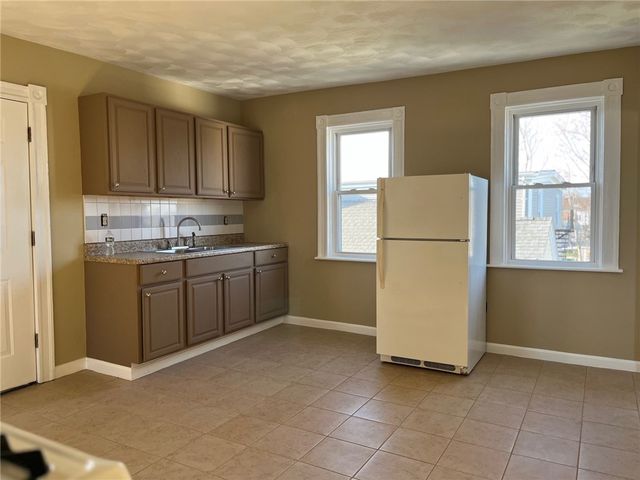 5 Ryan Avenue 3, Bristol, RI 02809