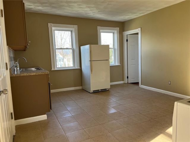 5 Ryan Avenue 3, Bristol, RI 02809