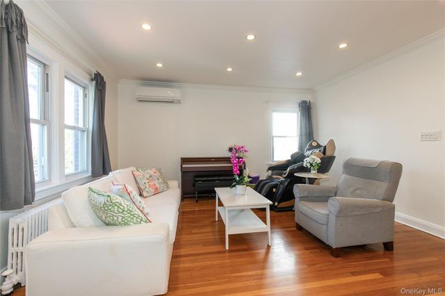 1067 Theodora Street, Franklin Square, NY 11010