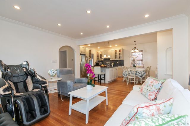 1067 Theodora Street, Franklin Square, NY 11010