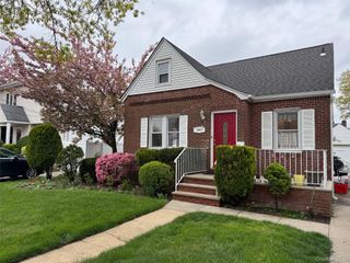 1067 Theodora Street, Franklin Square, NY 11010