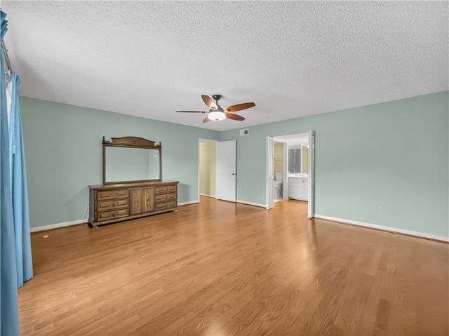 9 Rock Creek Dr 9, Corpus Christi, TX 78412