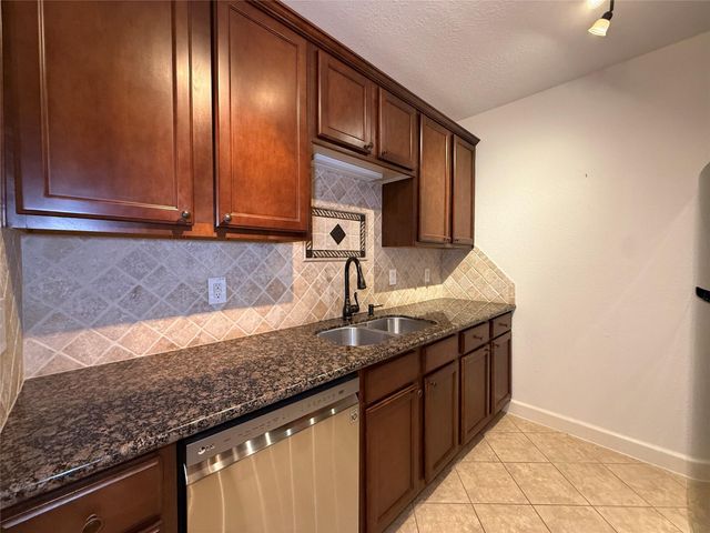 2224 S Piney Point Road 223, Houston, TX 77063