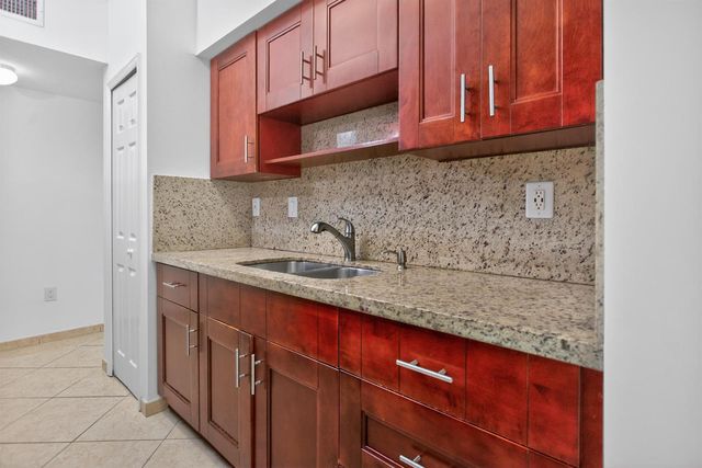 7085 Nova Drive 232, Davie, FL 33317