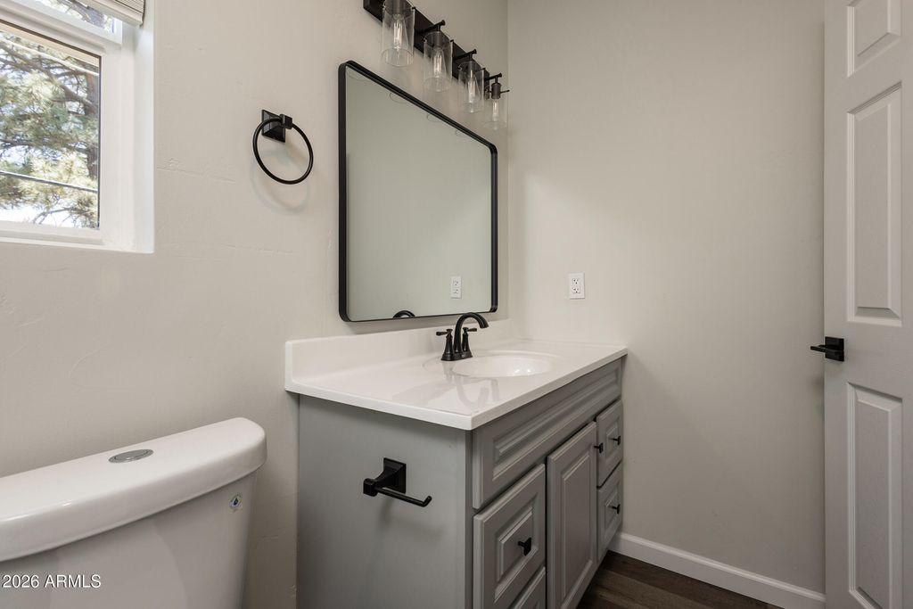 Image 20 of property listing at 255 E OAK Drive, Munds Park, AZ 86017