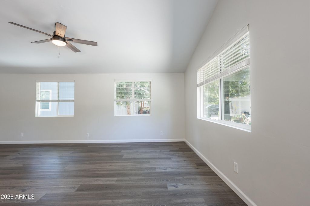 Image 5 of property listing at 255 E OAK Drive, Munds Park, AZ 86017