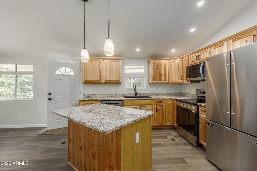 Image 7 of property listing at 255 E OAK Drive, Munds Park, AZ 86017