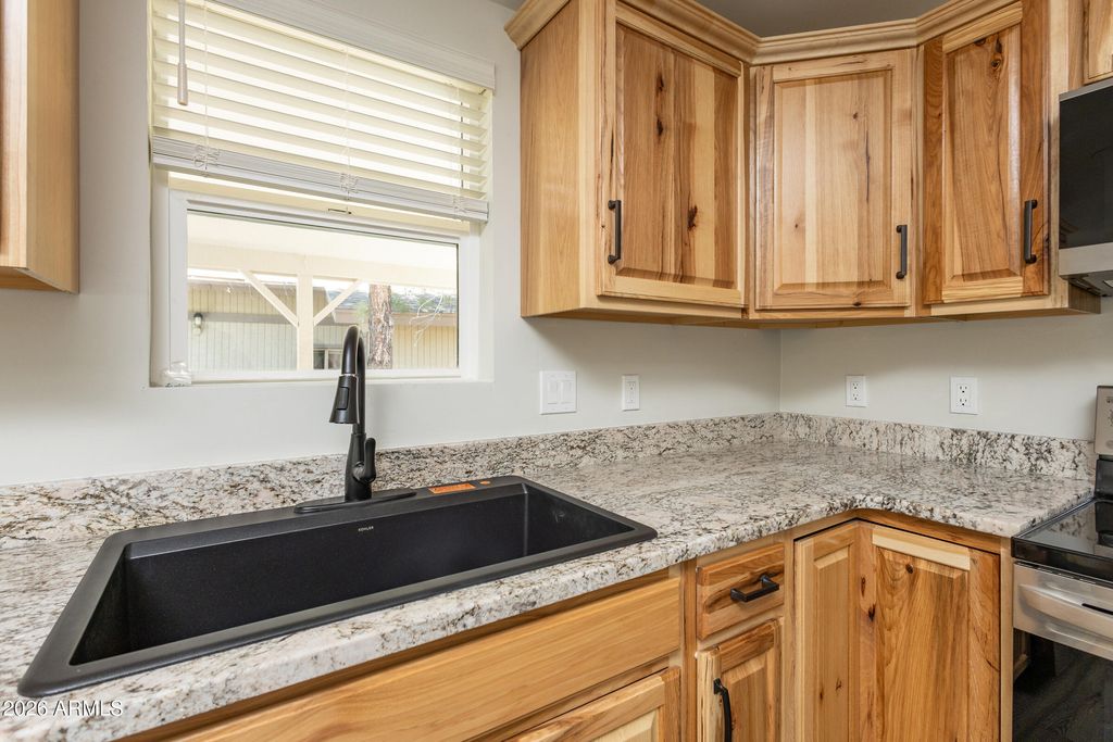 Image 9 of property listing at 255 E OAK Drive, Munds Park, AZ 86017