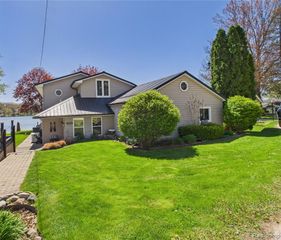 480 Peninsula Drive, Columbiaville, MI 48421