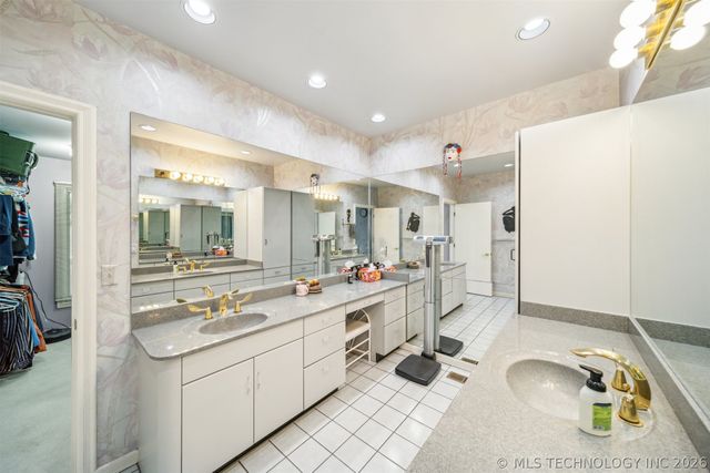 3219 S Birmingham Avenue, Tulsa, OK 74105