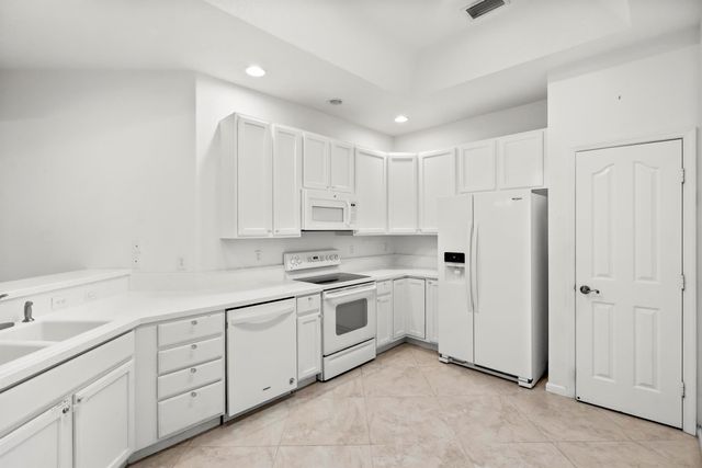 671 NW Red Pine Way, Jensen Beach, FL 34957