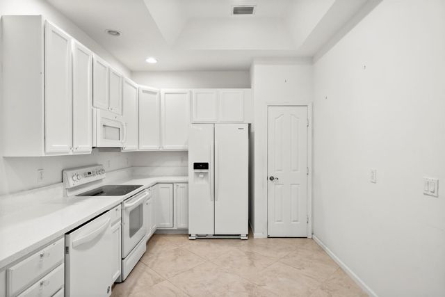 671 NW Red Pine Way, Jensen Beach, FL 34957