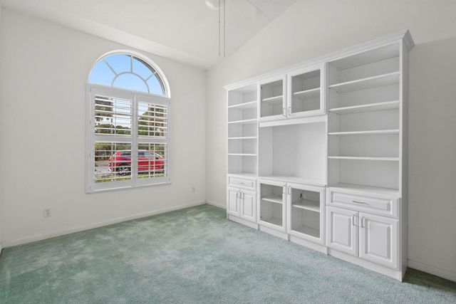 671 NW Red Pine Way, Jensen Beach, FL 34957