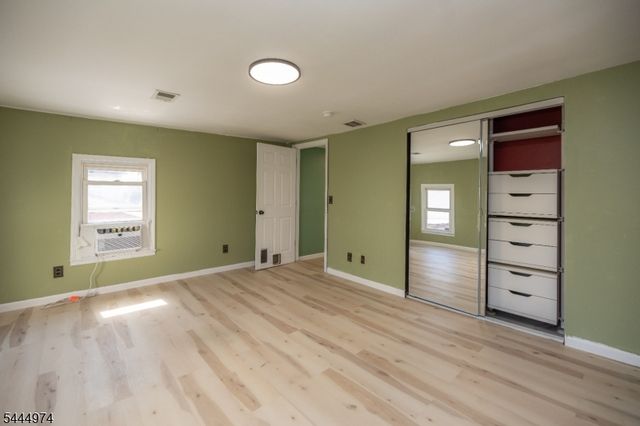 907 Bond St, Elizabeth City, NJ 07201