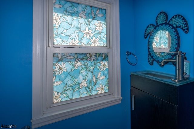 907 Bond St, Elizabeth City, NJ 07201