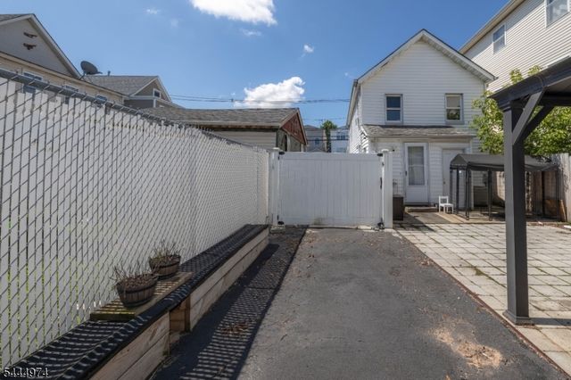 907 Bond St, Elizabeth City, NJ 07201