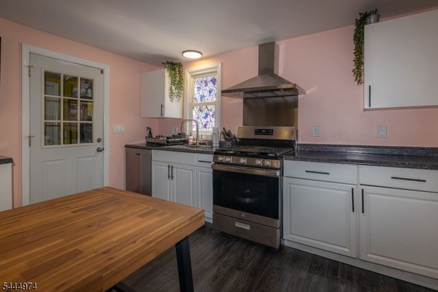 907 Bond St, Elizabeth City, NJ 07201