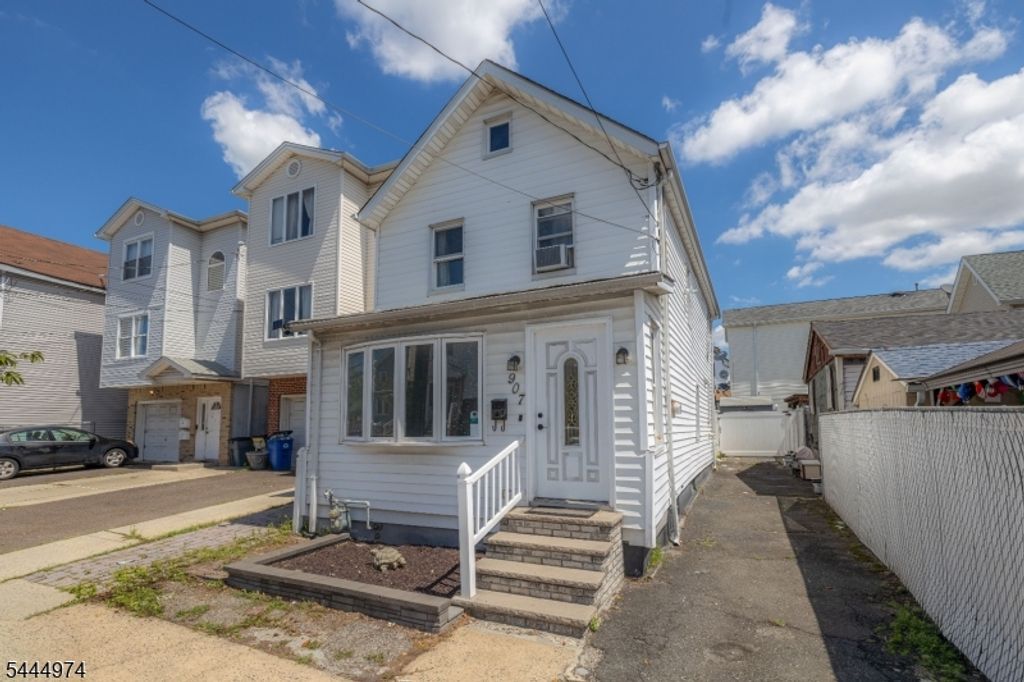 907 Bond St, Elizabeth City, NJ 07201