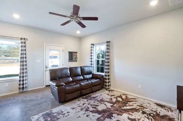 686 CR 4715 Road, Leonard, TX 75452