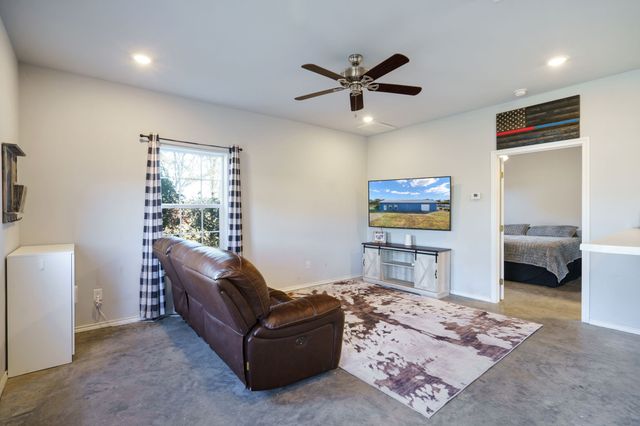 686 CR 4715 Road, Leonard, TX 75452