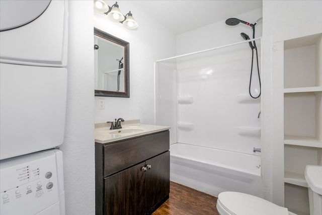 720 Pleasant View Drive, Des Moines, IA 50315