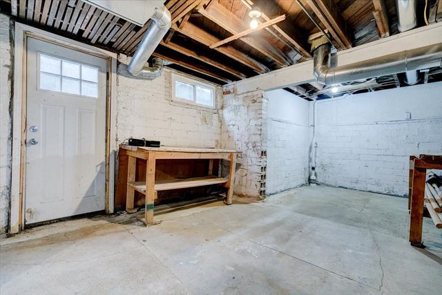 720 Pleasant View Drive, Des Moines, IA 50315