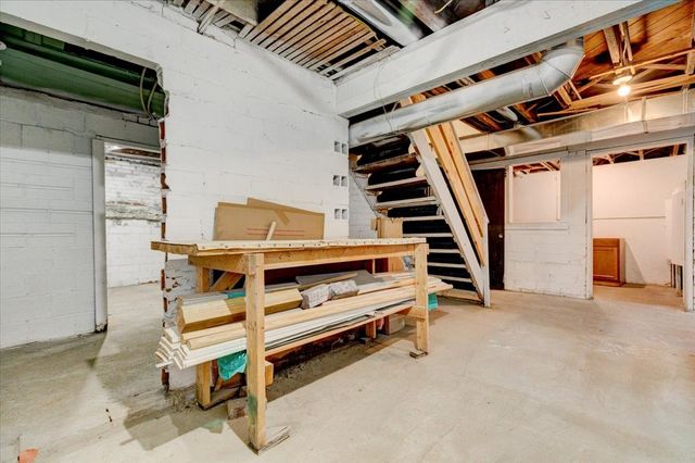 720 Pleasant View Drive, Des Moines, IA 50315