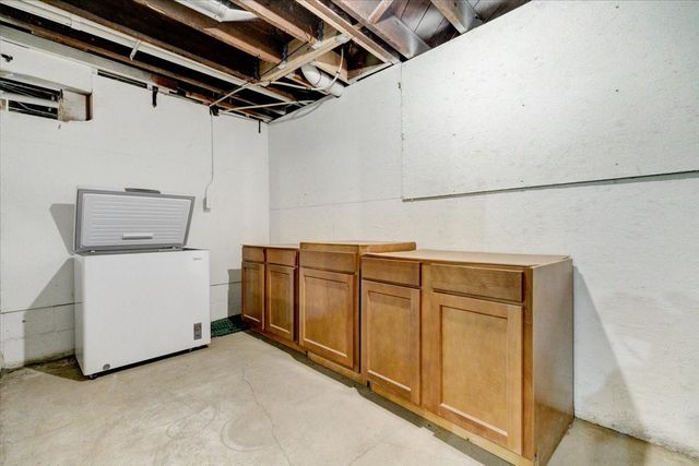 720 Pleasant View Drive, Des Moines, IA 50315