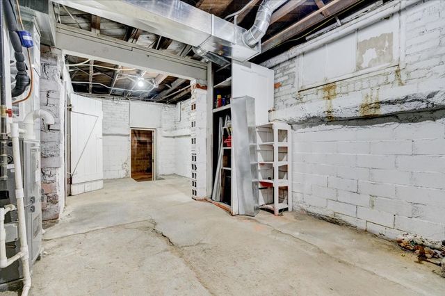 720 Pleasant View Drive, Des Moines, IA 50315