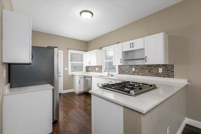 720 Pleasant View Drive, Des Moines, IA 50315