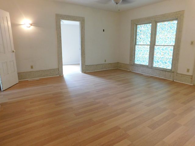 506 E 2nd Street, Lawton, MI 49065