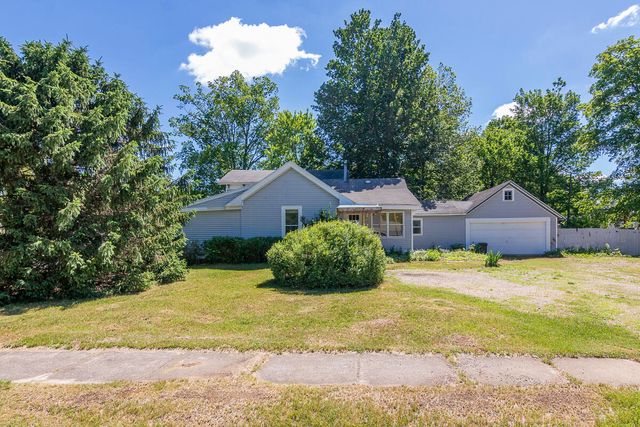 506 E 2nd Street, Lawton, MI 49065