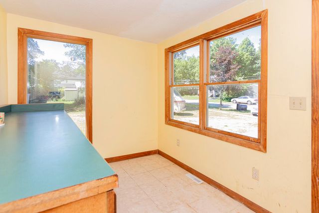 506 E 2nd Street, Lawton, MI 49065