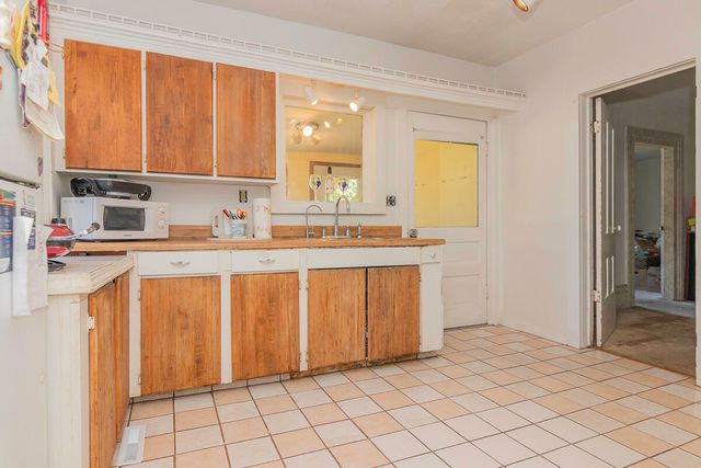 506 E 2nd Street, Lawton, MI 49065