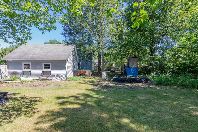 506 E 2nd Street, Lawton, MI 49065