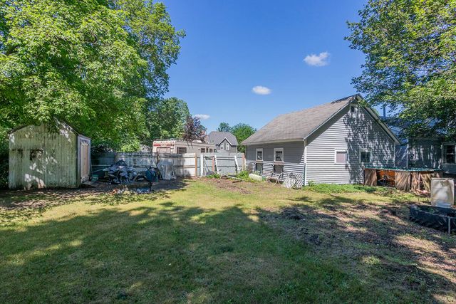 506 E 2nd Street, Lawton, MI 49065