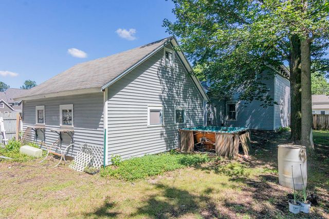 506 E 2nd Street, Lawton, MI 49065