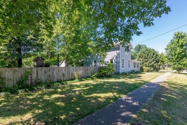 506 E 2nd Street, Lawton, MI 49065