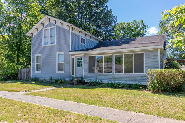 506 E 2nd Street, Lawton, MI 49065