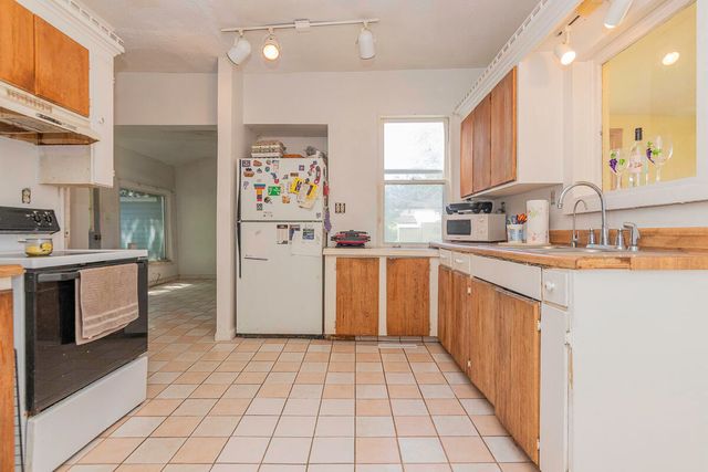 506 E 2nd Street, Lawton, MI 49065