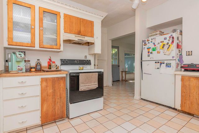506 E 2nd Street, Lawton, MI 49065
