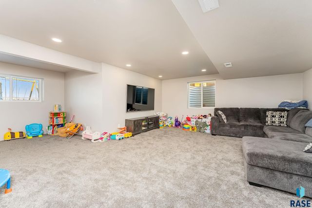 6205 S Dublin Ave Avenue, Sioux Falls, SD 57106