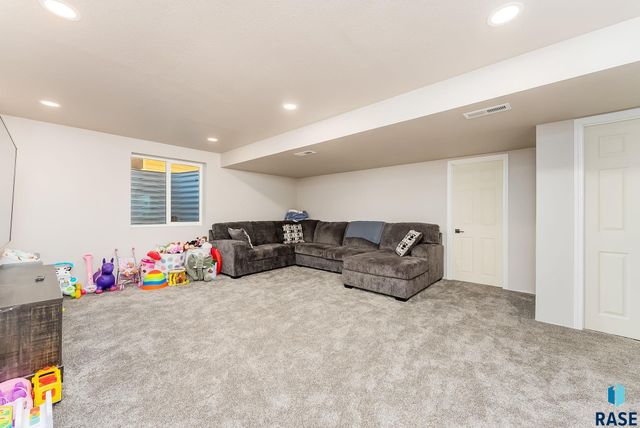 6205 S Dublin Ave Avenue, Sioux Falls, SD 57106