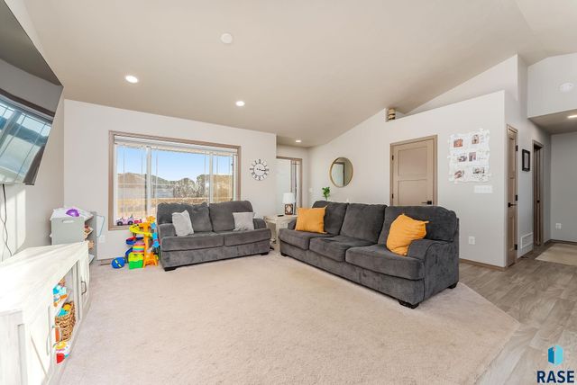 6205 S Dublin Ave Avenue, Sioux Falls, SD 57106