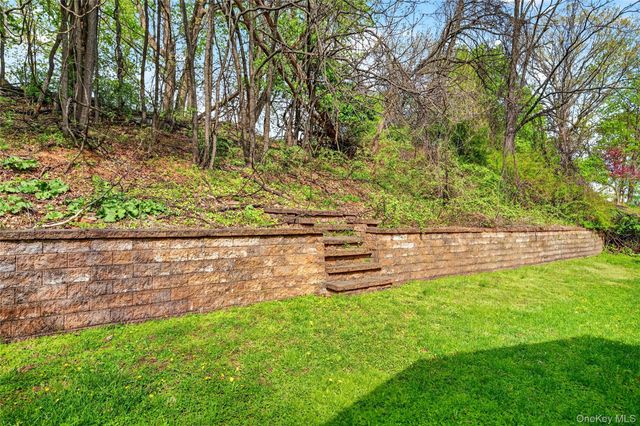 27 Hastings Lane, Stony Point, NY 10980