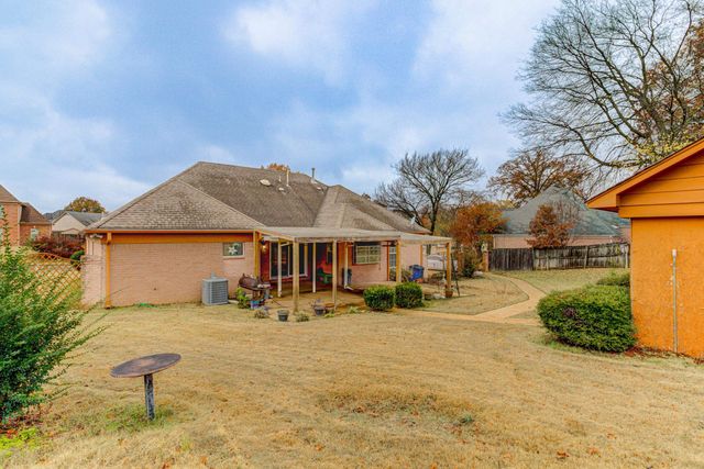 5286 AUTUMN FORREST DR, Memphis, TN 38125