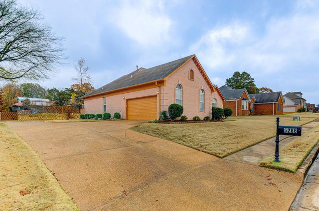 5286 AUTUMN FORREST DR, Memphis, TN 38125